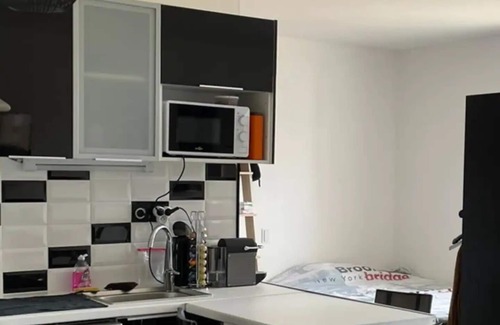 Sainte-Anne Apartment | Inviting Studio Near Stade Vélodrome with Ocean Views