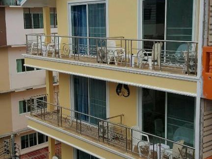 Cha-am Hotel | Oceanfront Retreat at Panjai's Place with Pool and Breakfast