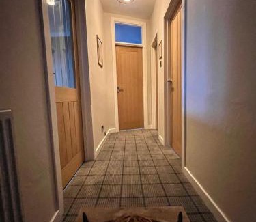 Monifieth Apartment | Panmure by CENTRAL SERVICED APARTMENTS - 2 Double Bedrooms - Monifieth - Sleeps 4 - Modern & Unique - Smart TV & WiFi - Fully Equipped Kitchen - Spacious & Unique
