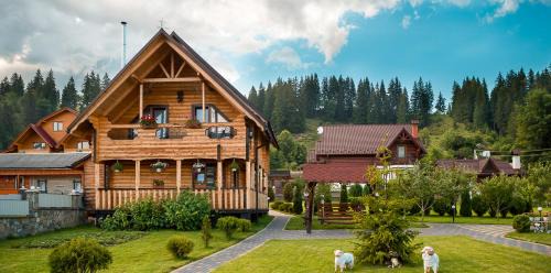 Verkhovyna Cabin | Pet-Friendly Pannochka: Guest Rated 10/10 with Breakfast