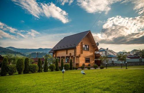 Verkhovyna Cabin | Pet-Friendly Pannochka: Guest Rated 10/10 with Breakfast