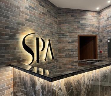 Sopron Hotel | Elegant Pannonia 1893 Prémium: Pool, Spa & Family Friendly