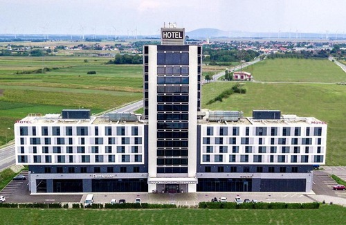 Parndorf Hotel | Discover Pannonia Tower: Pet-Friendly 4-Star Retreat