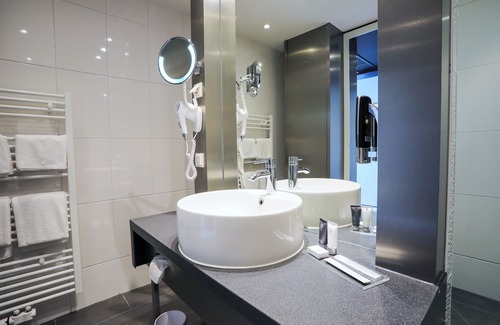 Parndorf Hotel | Experience Pannonia Tower Parndorf: 4-Star Comfort Awaits