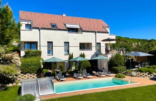 Balatonfured Apartment | Guest Rated 10/10 at Panoráma Apartmanház with Pool & Hot Tub