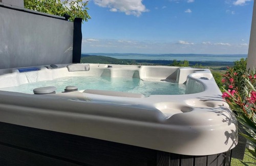Mencshely Apartment | Experience Panoráma Borbirtok: Family-Friendly Getaway