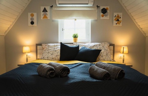 Mencshely Apartment | Experience Panoráma Borbirtok: Family-Friendly Getaway