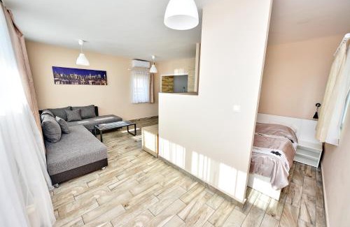 Pecs Apartment | Budget-Friendly Panoráma City Apartman with Family Amenities