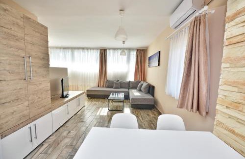 Pecs Apartment | Budget-Friendly Panoráma City Apartman with Family Amenities