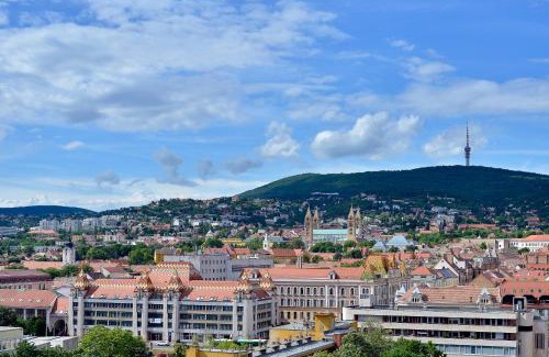 Pecs Apartment | Budget-Friendly Panoráma City Apartman with Family Amenities
