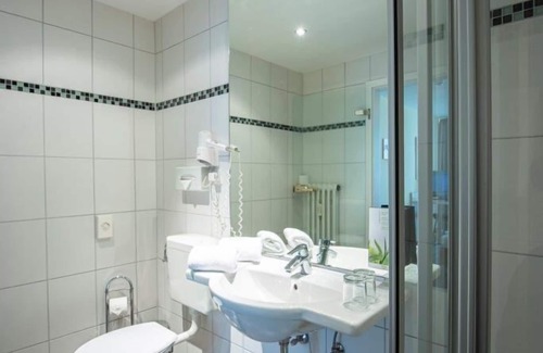 Neustadt an der Weinstrasse Hotel | Comfortable Stay at Panoramahotel am Rosengarten
