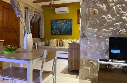 Kiparissia Apartment | Oceanfront Panoraias Suite: Guest Rated 10/10 in Kyparissia