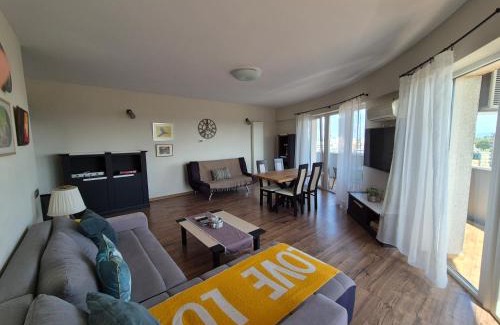 Satu Mare Apartment | Inviting Panorama Apartment at Plaza Tower - Pet Friendly Stay