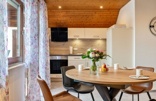 Salem Apartment | Scenic Panorama Apartment with Balcony and Spa Amenities