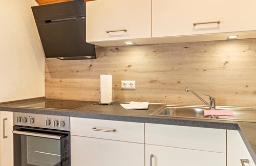 Salem Apartment | Scenic Panorama Apartment with Balcony and Spa Amenities
