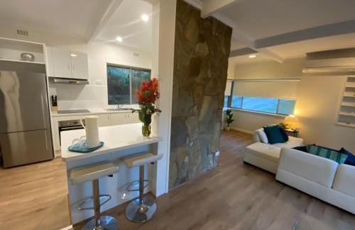 Naracoorte House | Welcoming Panorama B&B: Child-Friendly Comfort Awaits