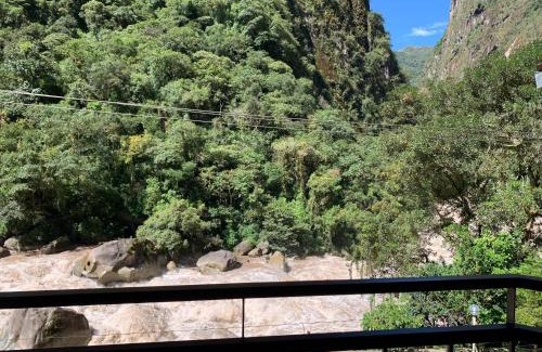 Aguas Calientes Bed & Breakfast | Inviting Panorama B&B: Family-Friendly with Breakfast Included