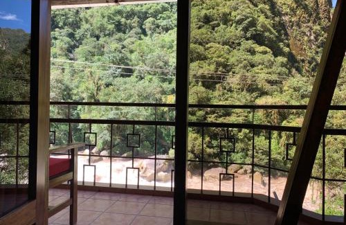 Aguas Calientes Bed & Breakfast | Inviting Panorama B&B: Family-Friendly with Breakfast Included