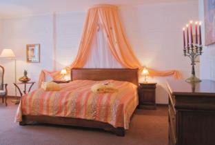 Seiffen Hotel | Inviting Panorama Berghotel Wettiner Höhe with Ocean Views