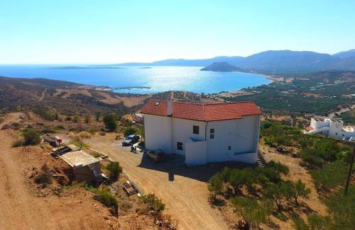 Vigla Villa | Top-Rated Panorama Family House: Ideal for Kids & Parents