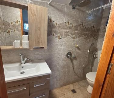 Nof Kinneret Apartment | Pet-Friendly Panorama Golan with Hot Tub & Fireplace