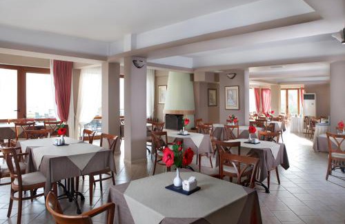 Monemvasia Hotel | Inviting Panorama: Family-Friendly with Breakfast Included