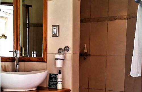 West Bank House | Exceptional Panorama Guest House: Pool & Breakfast Included