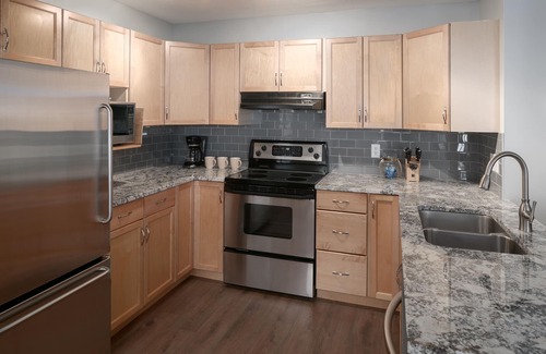 East Kootenay House | Cozy Panorama Horsethief Lodge Condo with Pool & Hot Tub