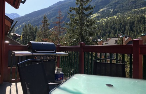East Kootenay House | Cozy Panorama Horsethief Lodge Condo with Pool & Hot Tub
