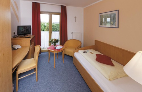 Gutenland Hotel | Indulge at Panorama-Hotel Am See with Spa & Pool Access
