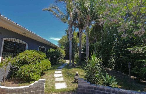 Panorama House | Panorama Indlu: Pet-Friendly Oceanfront Retreat
