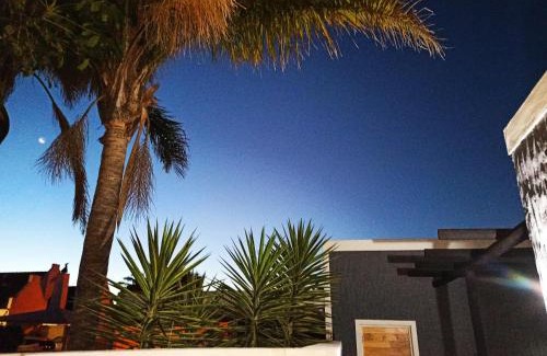 Panorama House | Panorama Indlu: Pet-Friendly Oceanfront Retreat