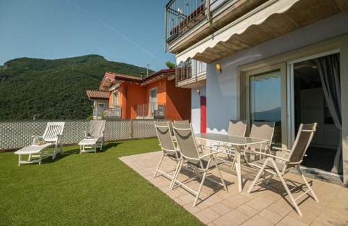 Parzanica Apartment | Panorama: Oceanfront Retreat with Pool & Kid-Friendly Fun