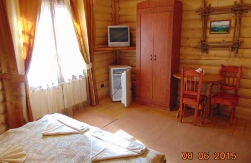 Yablunytsya House | Inviting Panorama Karpat: Beachfront Relaxation Awaits