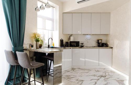 Petrovskoye Apartment | Elegant Panorama Apartment in Historic City Centre