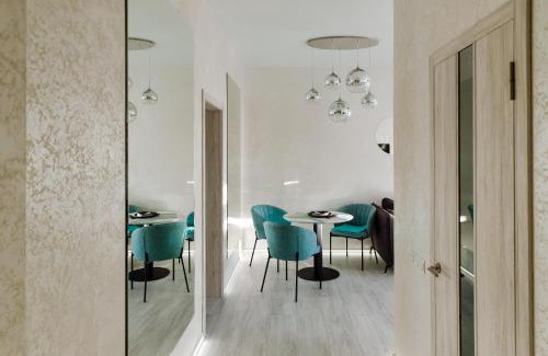 Petrovskoye Apartment | Elegant Panorama Apartment in Historic City Centre