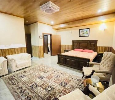 Nathia Gali Apartment | Panorama House: Family-Friendly Retreat with Great Amenities
