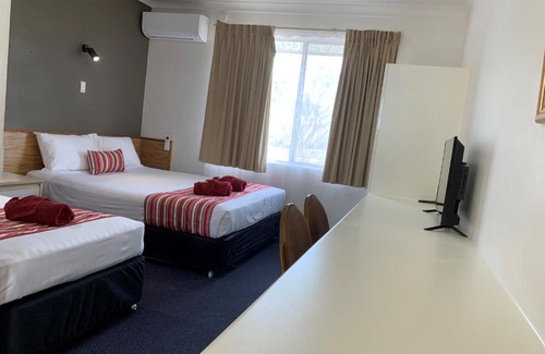 Charlestown Hotel | Family-Friendly Panorama Motor Inn - A 4-Star Retreat
