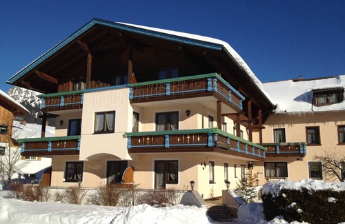 Tannheim Apartment | Inviting Panorama No. 10 - Family-Friendly Apartment House