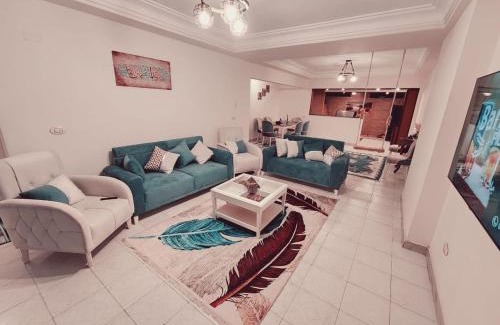 Al-Muntazah Apartment | Scenic Oceanfront Retreat at Domino's House - 4-Star Stay