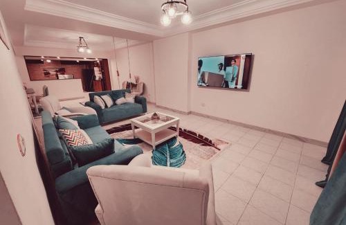 Al-Muntazah Apartment | Scenic Oceanfront Retreat at Domino's House - 4-Star Stay