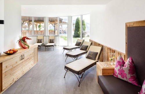 Hopfgarten im Brixental House | Indulge in the Panorama Suite at Hotel Leamwirt