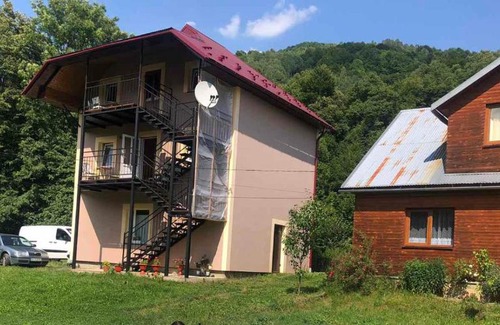 Yasinya Apartment | Panorama: Guest Rated 9.3 with Family & Pet-Friendly Amenities