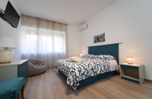 Materdei House | Panorama Vesuvius Affittacamere Guesthouse with Lift near to Subway in Napoli Center