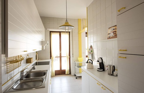 Montecalvario Apartment | Guest Rated 10/10: Panorama Vesuvius Central with Easy Metro Access