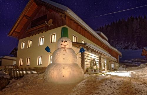 Sankt Daniel Apartment | Guest-Rated Panoramahof am Goldberg: Family-Friendly Escape