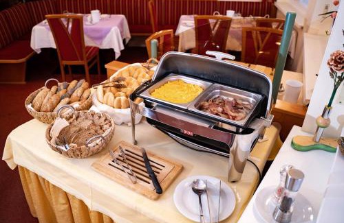 Wagerberg Hotel | Experience Comfort at Panoramahof Ziegler with Hot Tub Oasis