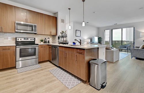 East Oak Hill Apartment | Inviting 3BR Apartment with Pool & EV Charging Access