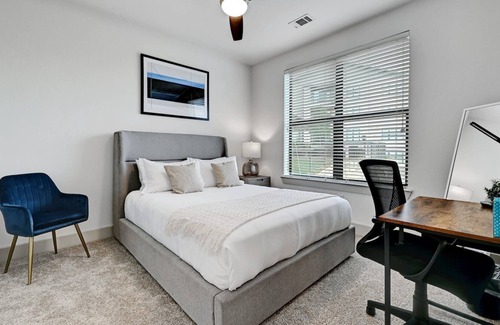 East Oak Hill Apartment | Inviting 3BR Apartment with Pool & EV Charging Access