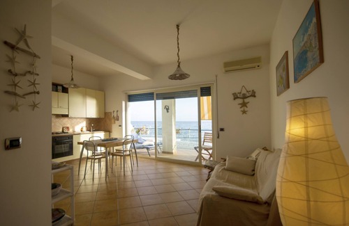Bova Marina Apartment | Inviting Apartment with Beach Access and Pet-Friendly Perks